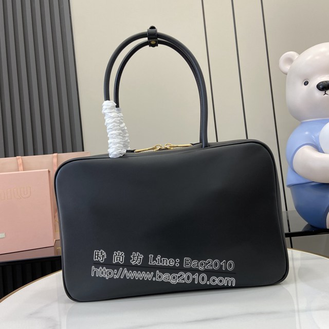 miumiu專櫃繆繆最新款原廠公事包Beau手袋手提包 jh2336型號：5bb117，5bb163
